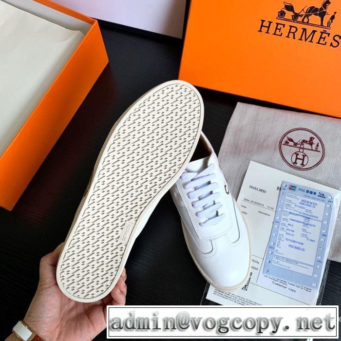 大人かわいい秋冬コーデを楽しみ エルメス HERMES 2019秋のファッショントレンドはこれ ランニングシューズ 秋ファションのトレンド