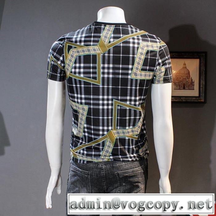半袖Tシャツ エレガントな雰囲気 バーバリーおしゃれな人が持っている  BURBERRY
