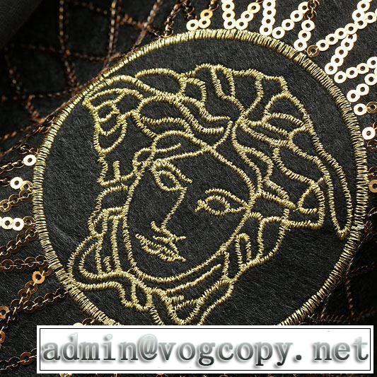 ヴェルサーチおしゃれな人が持っている 3色可選  VERSACE １点限り！VIPセール 半袖Tシャツおしゃれ刷新に役立つ