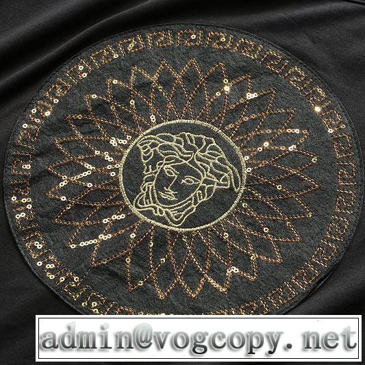 ヴェルサーチおしゃれな人が持っている 3色可選  VERSACE １点限り！VIPセール 半袖Tシャツおしゃれ刷新に役立つ
