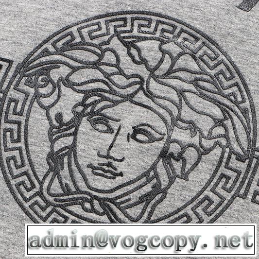 3色可選 ヴェルサーチこの時期の一番人気は  VERSACE ストリート感あふれ 半袖Tシャツ 2020モデル