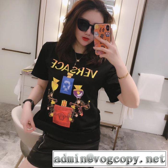 差をつけたい人にもおすすめ2色可選  ヴェルサーチ春夏コレクション新品  VERSACE 半袖Tシャツ大活躍する