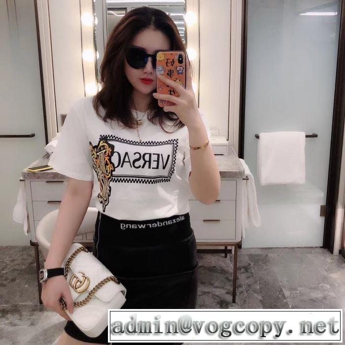 半袖Tシャツ 2色可選 普段見ないデザインばかり ヴェルサーチ VERSACE 幅広いアイテムを展開
