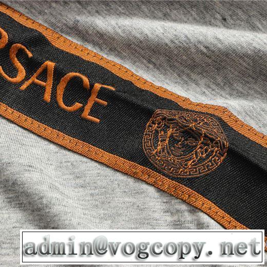 2020春夏の流行色ヴェルサーチ メドゥーサ刺繍 ポロシャツVERSACE コピー 通販 ゴルフウェア紳士デザイン着心地