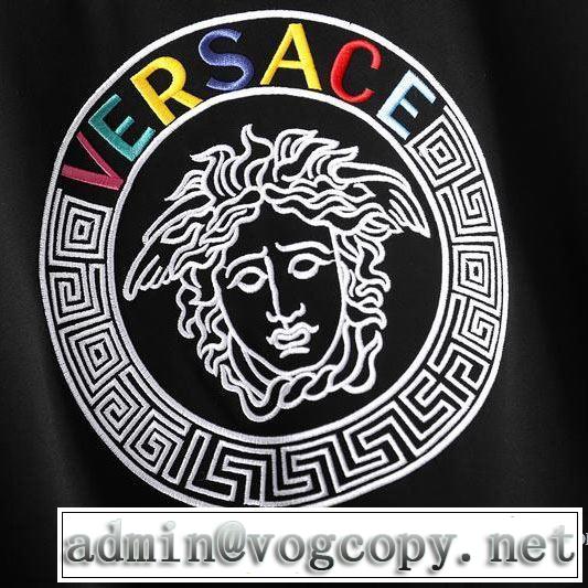 VERSACEメドゥーサ ロゴ ヴェルサーチ コピー Ｔシャツ セットアップ 2020定番人気ランキング上下着大人新作A82933-A224589