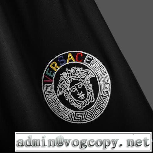 VERSACEメドゥーサ ロゴ ヴェルサーチ コピー Ｔシャツ セットアップ 2020定番人気ランキング上下着大人新作A82933-A224589