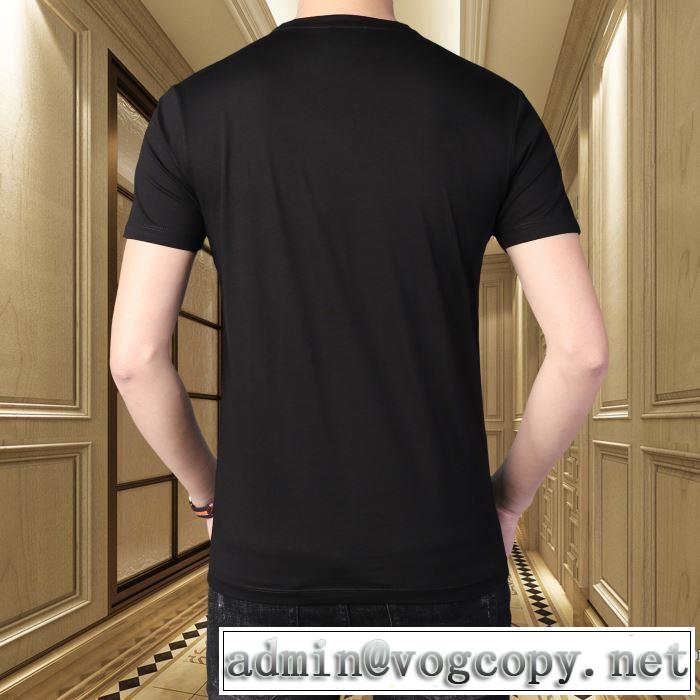 夏に欠かせない コピーVERSACEコレクション2020ヴェルサーチｔシャツ サイズ感 カジュアル快適着こなし白Tシャツコーデ