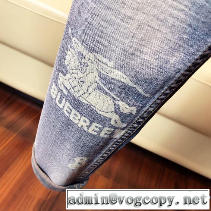 バーバリー海外でも大人気  BURBERRY 十分上品 ジーンズ 日本未入荷カラー