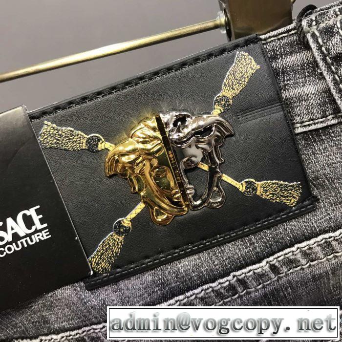 おしゃれ刷新に役立つ ヴェルサーチエレガントな雰囲気 VERSACE ジーンズ おしゃれな人が持っている