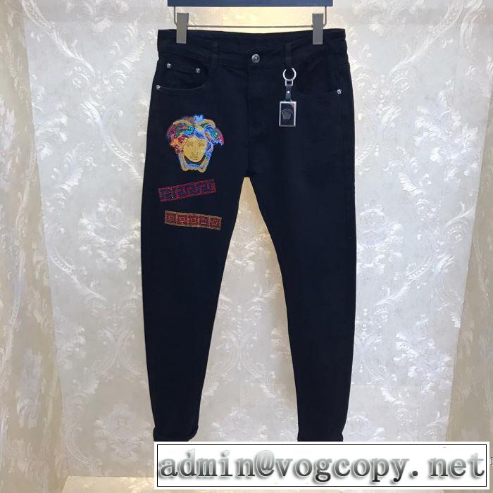 取り入れやすい ヴェルサーチ 海外でも大人気 VERSACE 20SSトレンド ジーンズ