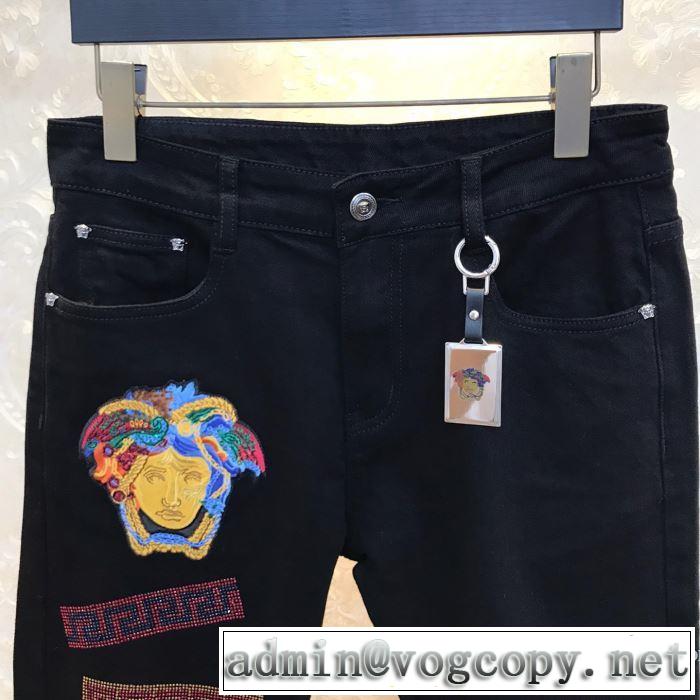 取り入れやすい ヴェルサーチ 海外でも大人気 VERSACE 20SSトレンド ジーンズ