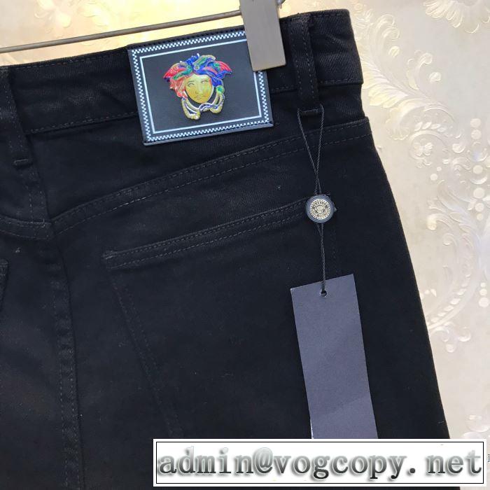 取り入れやすい ヴェルサーチ 海外でも大人気 VERSACE 20SSトレンド ジーンズ
