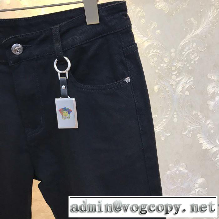 取り入れやすい ヴェルサーチ 海外でも大人気 VERSACE 20SSトレンド ジーンズ