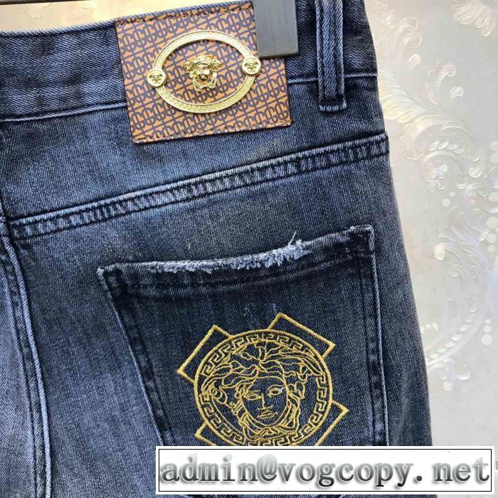 おしゃれな人が持っている ジーンズ 2年以上連続１位獲得 ヴェルサーチVERSACE