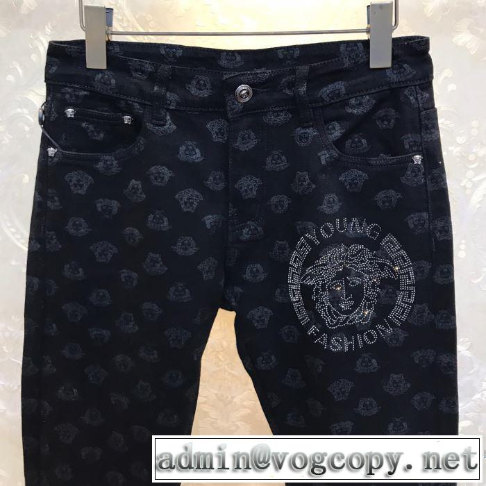 2020年春限定 ジーンズ コーデの完成度を高める ヴェルサーチVERSACE