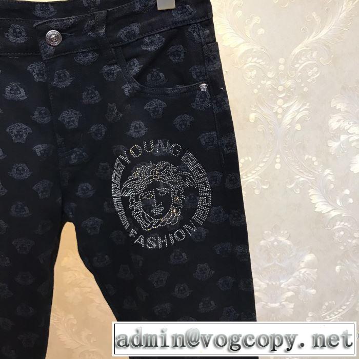 2020年春限定 ジーンズ コーデの完成度を高める ヴェルサーチVERSACE