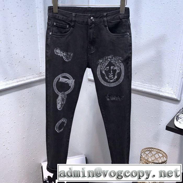 おしゃれな人が持っている ジーンズ ヴェルサーチ2年以上連続１位獲得 VERSACE