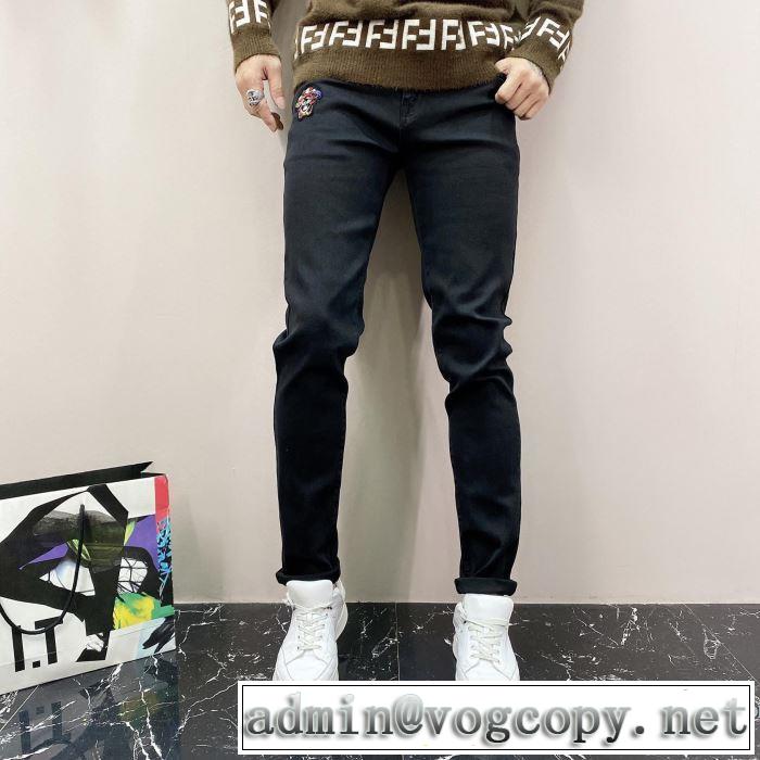 ヴェルサーチ今季の主力おすすめ VERSACE ジーンズ 差をつけたい人にもおすすめ