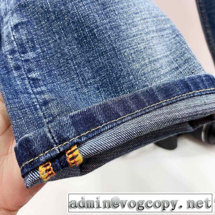 普段見ないデザインばかり ジーンズ 春夏コレクション新品 ヴェルサーチVERSACE