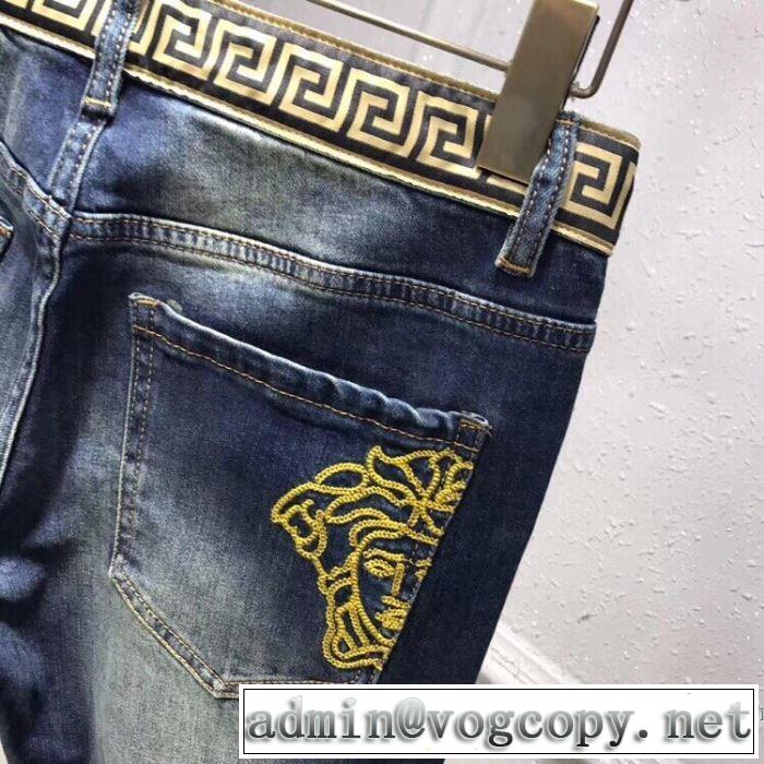 2020年春限定 ヴェルサーチVERSACE 海外大人気 ジーンズ 今なお素敵なアイテムだ