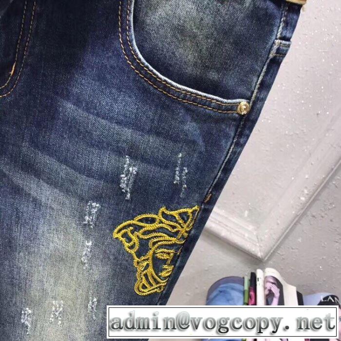 2020年春限定 ヴェルサーチVERSACE 海外大人気 ジーンズ 今なお素敵なアイテムだ