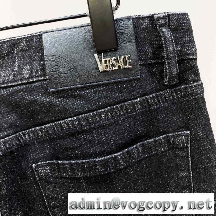 累積売上総額第１位 ジーンズ 絶対に見逃せない ヴェルサーチVERSACE  20SS☆送料込