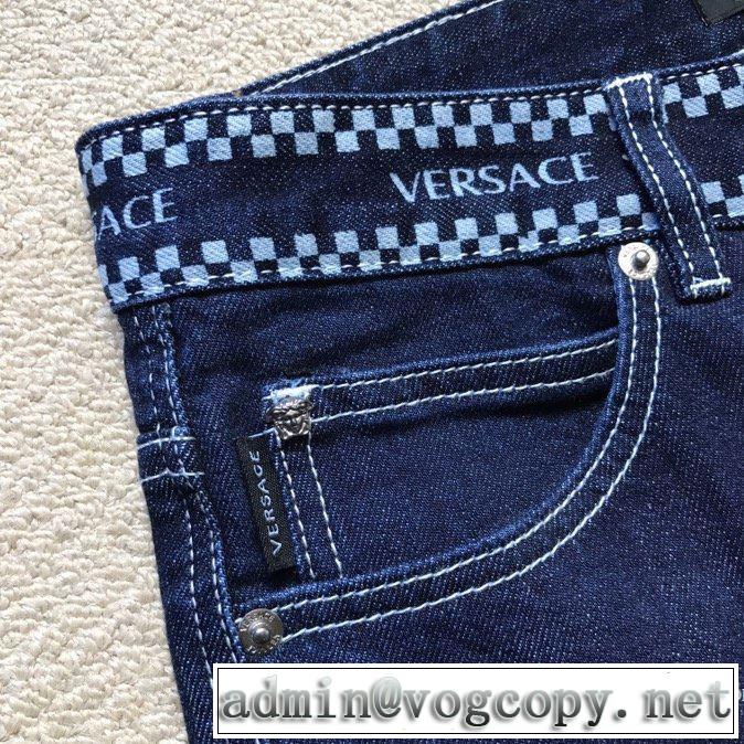 ヴェルサーチ大人気のブランドの新作 VERSACE 取り入れやすい ジーンズ 確定となる上品