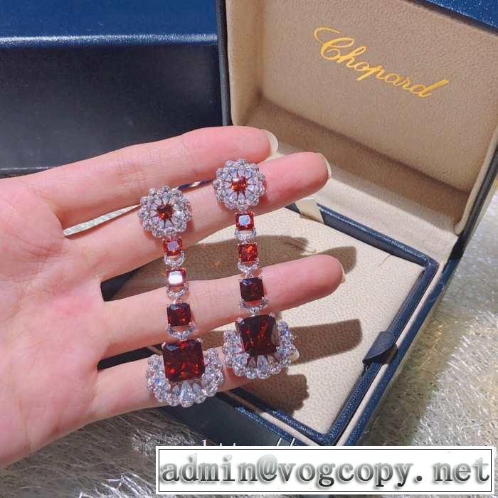 20新作です カルティエ CARTIER この時期の一番人気は  ピアス おしゃれに大人の必見