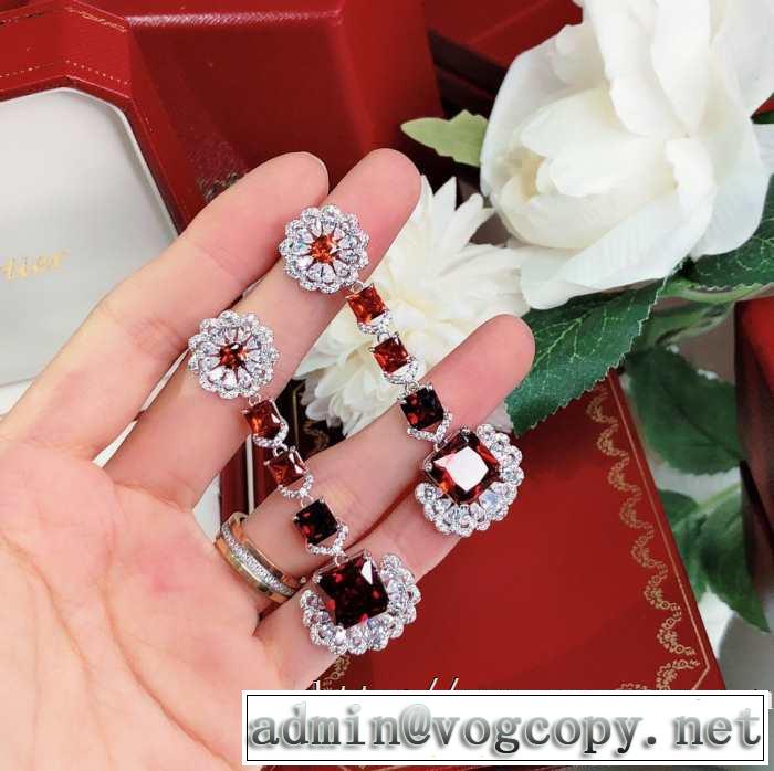20新作です カルティエ CARTIER この時期の一番人気は  ピアス おしゃれに大人の必見