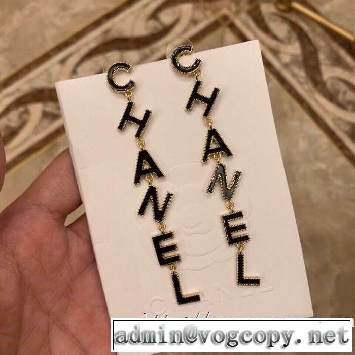 2色可選 オススメのアイテムを見逃すな  CH CH ピアス 2020年春限定