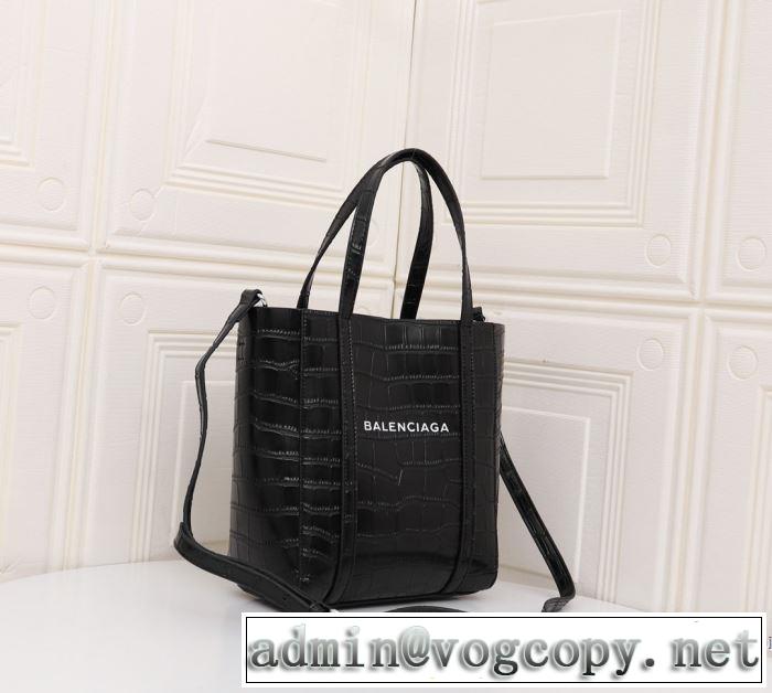 BALENCIAGA  手の届くプライスが魅力的 バレンシアガ 20SSトレンド  レディースバッグ