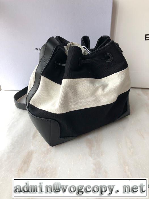バレンシアガ 限定色がお目見え BALENCIAGA 新作が見逃せない  レディースバッグ一目惚れ級に