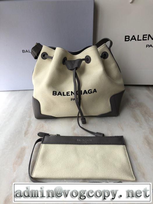 レディースバッグ 有名ブランドです バレンシアガ着こなしを楽しむ  BALENCIAGA 争奪戦必至