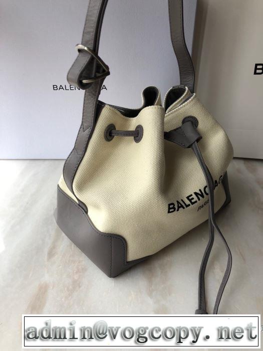 レディースバッグ 有名ブランドです バレンシアガ着こなしを楽しむ  BALENCIAGA 争奪戦必至
