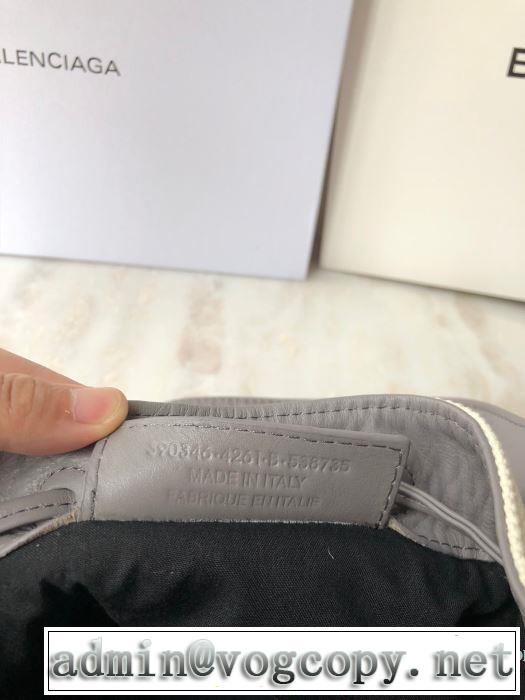 レディースバッグ 有名ブランドです バレンシアガ着こなしを楽しむ  BALENCIAGA 争奪戦必至