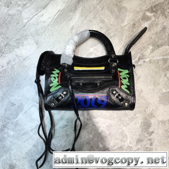 コーデの完成度を高める  レディースバッグ オススメのアイテムを見逃すな バレンシアガ BALENCIAGA