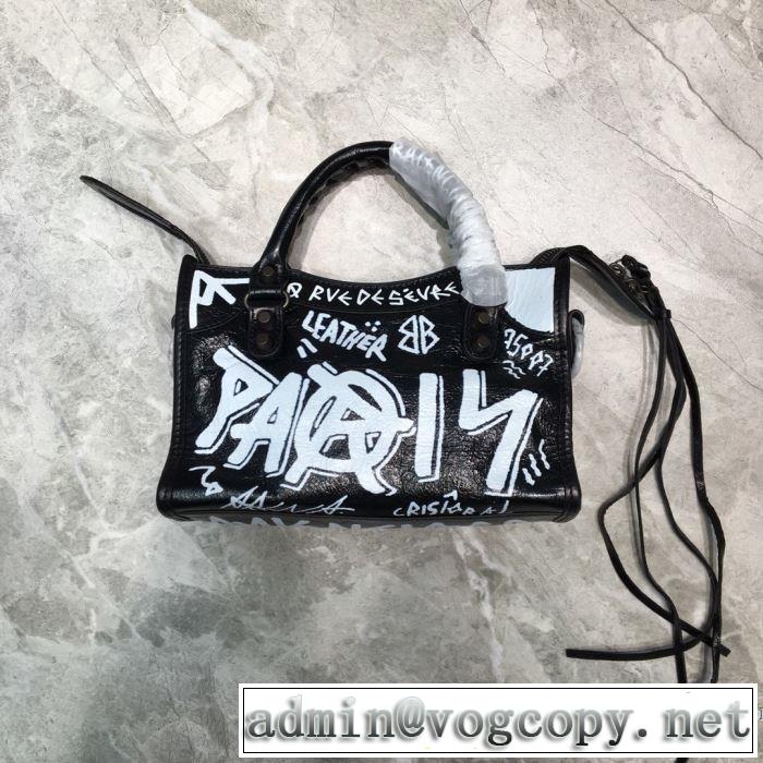 バレンシアガ この時期の一番人気は BALENCIAGA シンプルなファッション  レディースバッグ