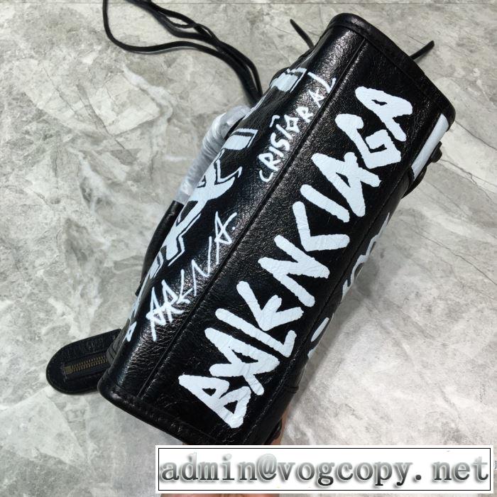 バレンシアガ この時期の一番人気は BALENCIAGA シンプルなファッション  レディースバッグ