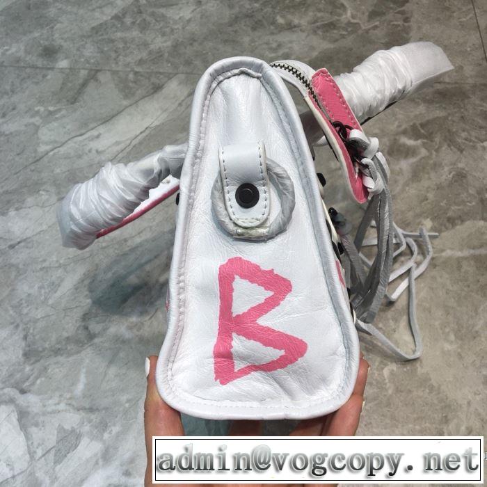 ストリート系に大人気  バレンシアガ BALENCIAGA どのアイテムも手頃な価格で レディースバッグ