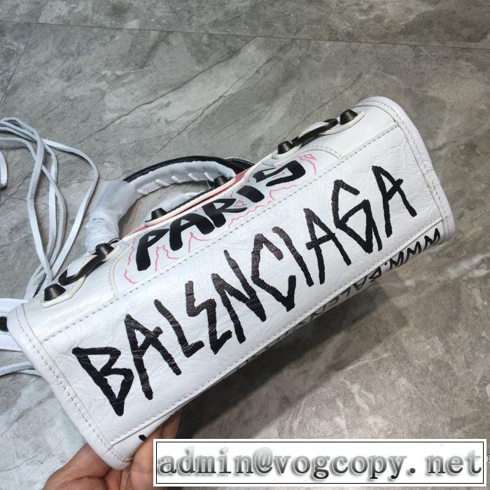 ストリート系に大人気  バレンシアガ BALENCIAGA どのアイテムも手頃な価格で レディースバッグ