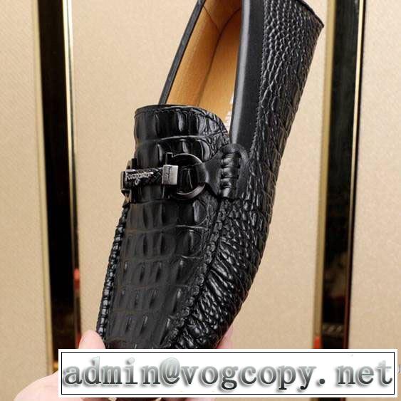 サルヴァトーレフェラガモ 大人気のブランドの新作 FERRAGAMO ローファー 取り入れやすい