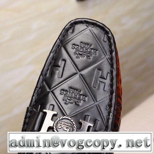 エルメス 通勤通学どちらでも使え HERMES 限定アイテムが登場 ローファー 万能に使える