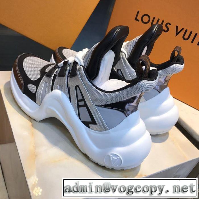 LOUIS VUITTON 有名ブランドです ルイ ヴィトン 着こなしを楽しむ  スニーカー 争奪戦必至