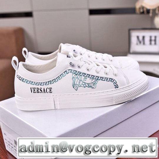 やはり人気ブランド スニーカー ファッションに取り入れよう ヴェルサーチ VERSACE