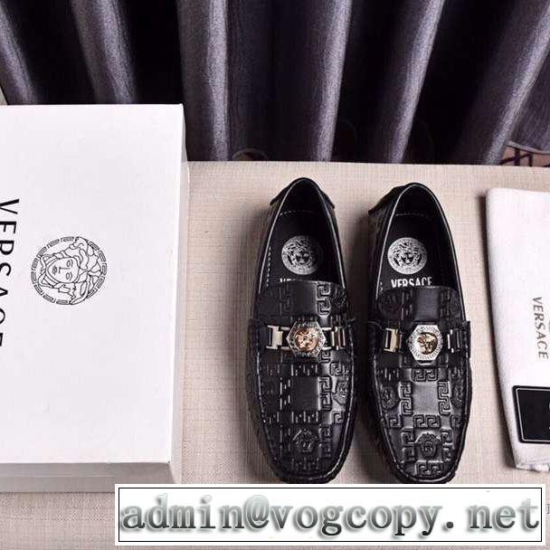 ヴェルサーチ VERSACE 飽きもこないデザイン スニーカー 差をつけたい人にもおすすめ
