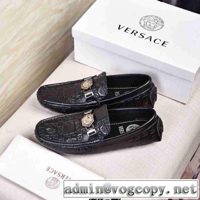 ヴェルサーチ VERSACE 飽きもこないデザイン スニーカー 差をつけたい人にもおすすめ