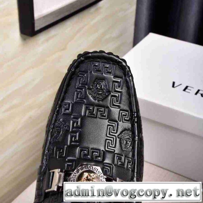 ヴェルサーチ VERSACE 飽きもこないデザイン スニーカー 差をつけたい人にもおすすめ