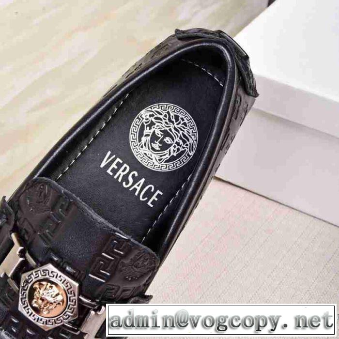 ヴェルサーチ VERSACE 飽きもこないデザイン スニーカー 差をつけたい人にもおすすめ