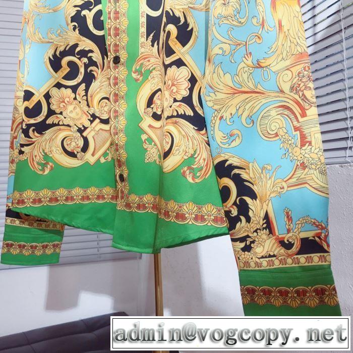2色可選 おしゃれさんはいち早く取り 2019秋冬人気色おすすめ VERSACE ヴェルサーチ  シャツ