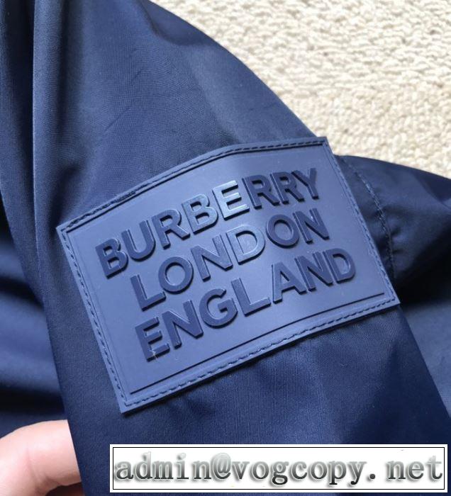 着こなしを楽しむ フード付きコート 有名ブランドです バーバリー BURBERRY